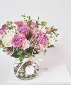 table-flower-arrangement-lilac-purple-rose