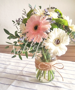 table-flower-arrangement-gerbera-green-pom