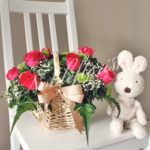table-flower-arrangement-dark-pink-rose