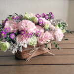 table-flower-arrangement-eustomas
