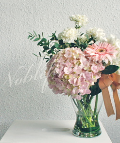 vase table flower arrangement hydrangea pink