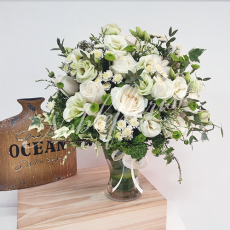 table-flower-arrangement-white-rose